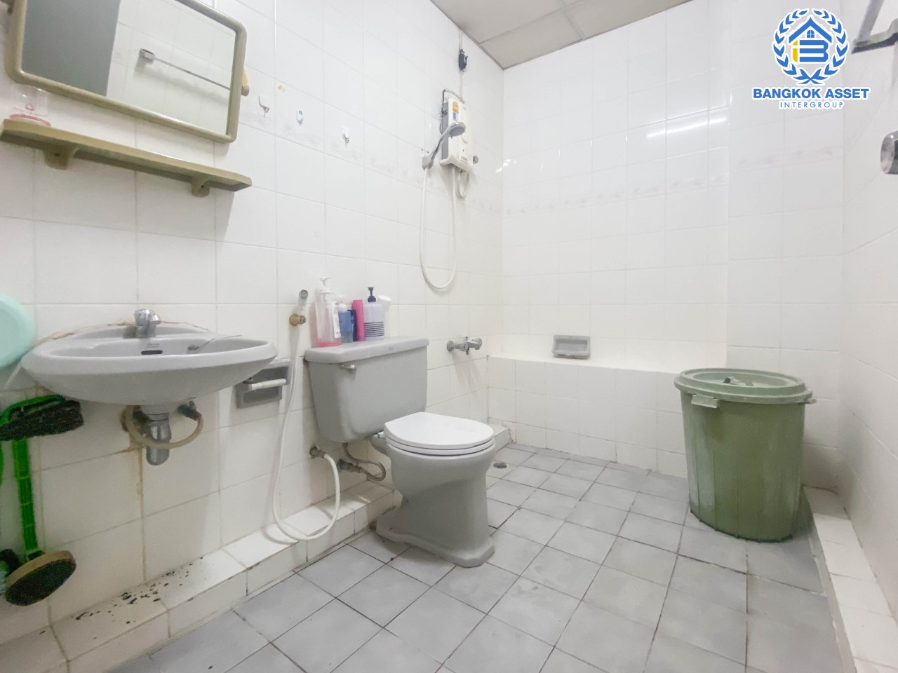 *****ทาวน์โฮมมือสอง ย่านกรุงเทพฯ ม.ซื่อตรง เสนานิคม1 ทาวน์โฮม 3 ชั้น เนื้อที่ 22.5 ตร.ว. ฟังก์ชัน 4 ห้องนอน 3 ห้องน้ำ จอดรถได้ 1 คัน เดินทางสะดวก เข้า-ออกได้หลายเส้นทาง ทั้ง ถ.พหลโยธิน, ถ.เกษตร-นวมินทร์, ถ.งามวงศ์วาน ใกล้รถไฟฟ้า "สถานีเสนานิคม"